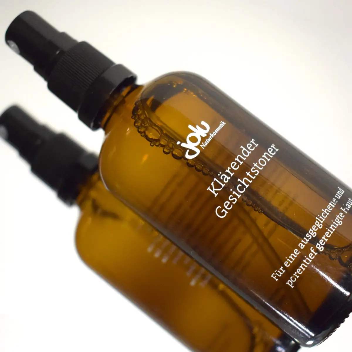 Gesichtstoner-Flasche mit Spiegelbild