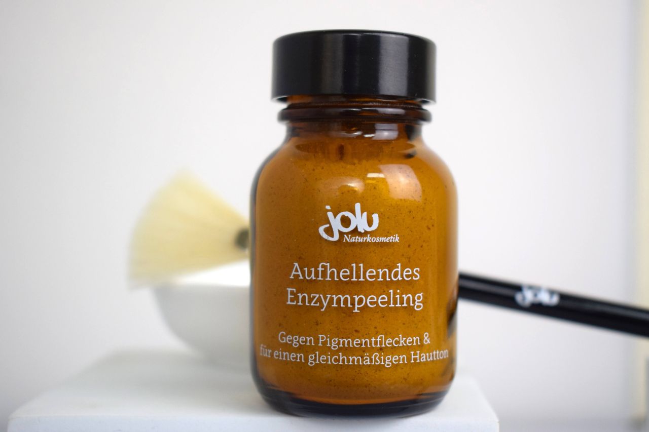 Aufhellendes Enzympeeling