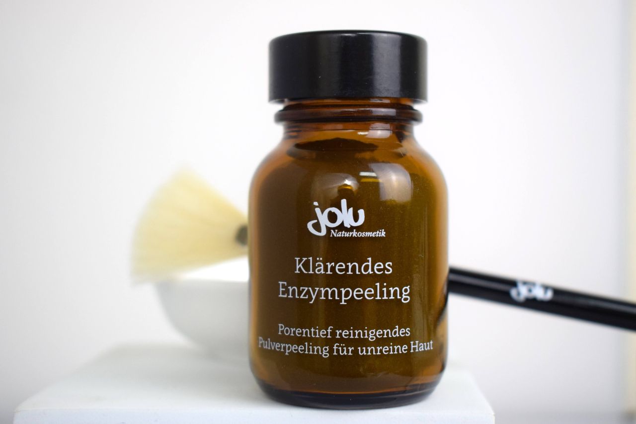 Klärendes Enzympeeling